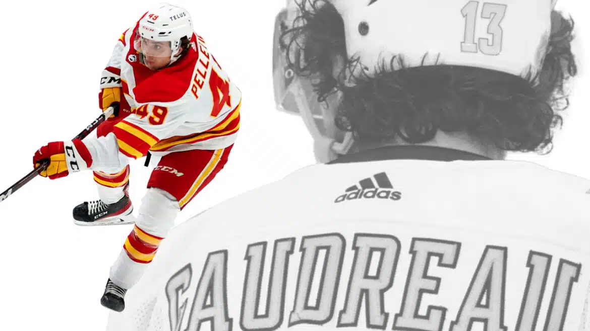 Purple podcast icon with a microphone symbol in the center.