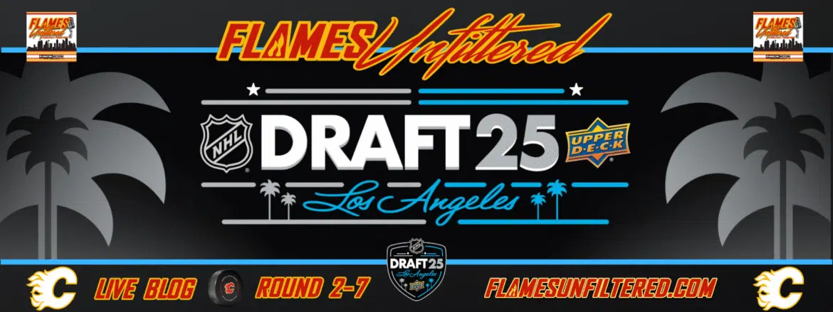 Purple podcast icon with a microphone symbol in the center.