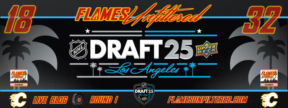 Purple podcast icon with a microphone symbol in the center.