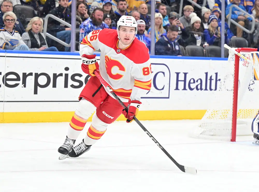 Purple podcast icon with a microphone symbol in the center.