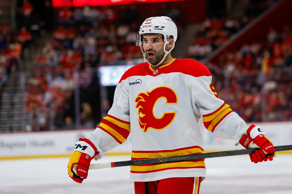 Purple podcast icon with a microphone symbol in the center.