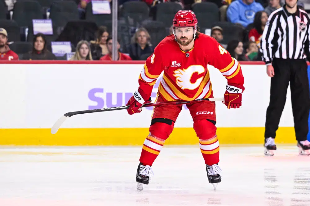 Purple podcast icon with a microphone symbol in the center.