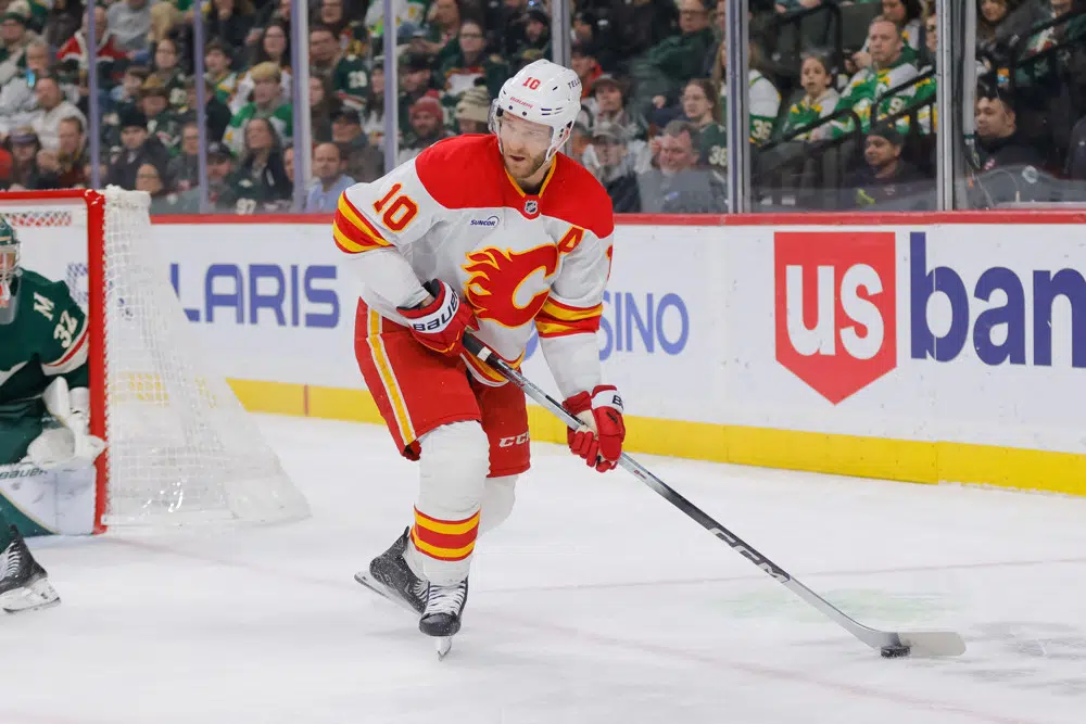 Purple podcast icon with a microphone symbol in the center.