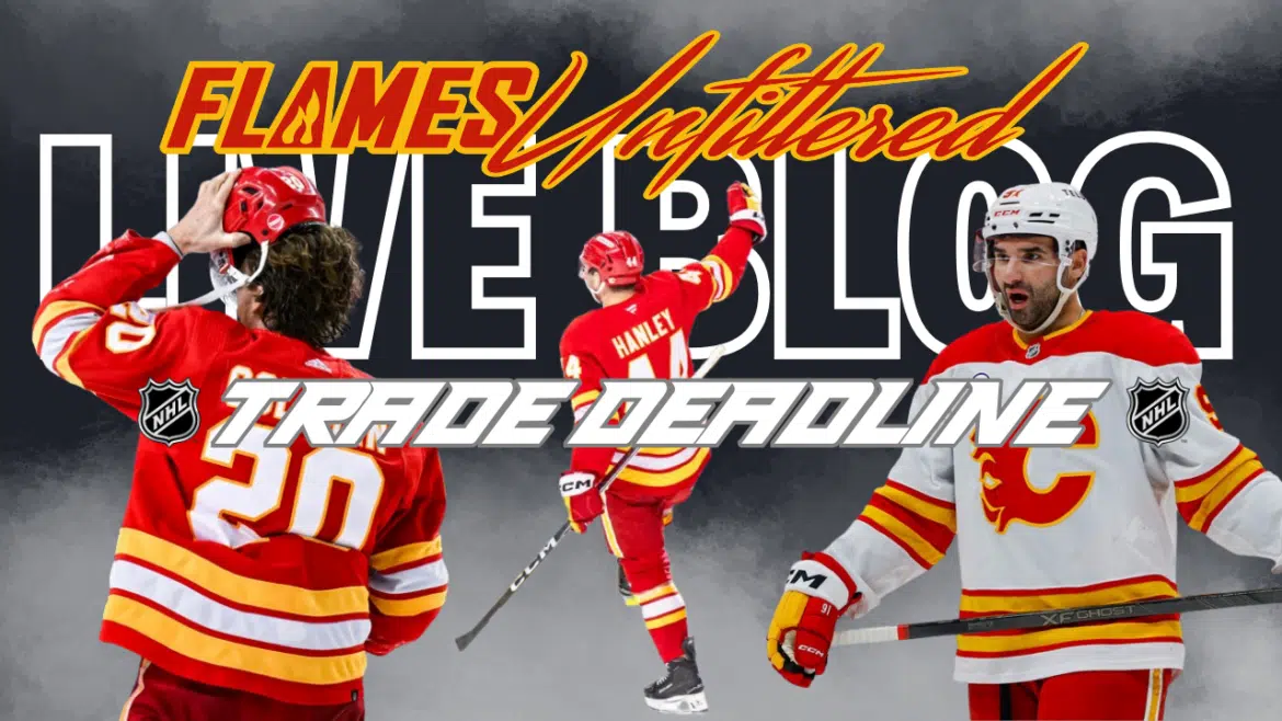 Purple podcast icon with a microphone symbol in the center.